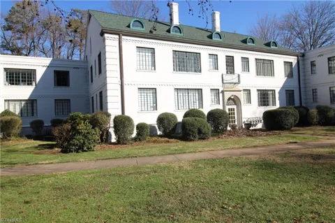1700 B7 Elm Street