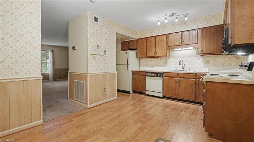1001 Rock Knoll Court #228 Winston-Salem, NC 27107