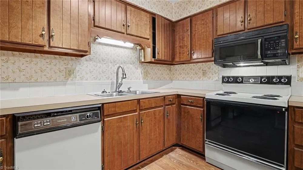 1001 Rock Knoll Court #228 Winston-Salem, NC 27107