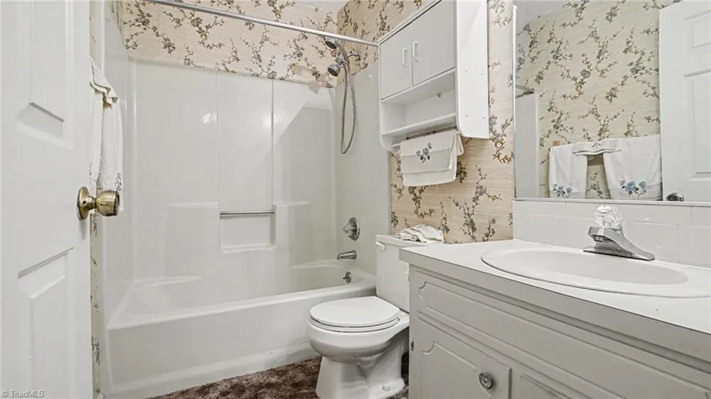 1001 Rock Knoll Court #228 Winston-Salem, NC 27107