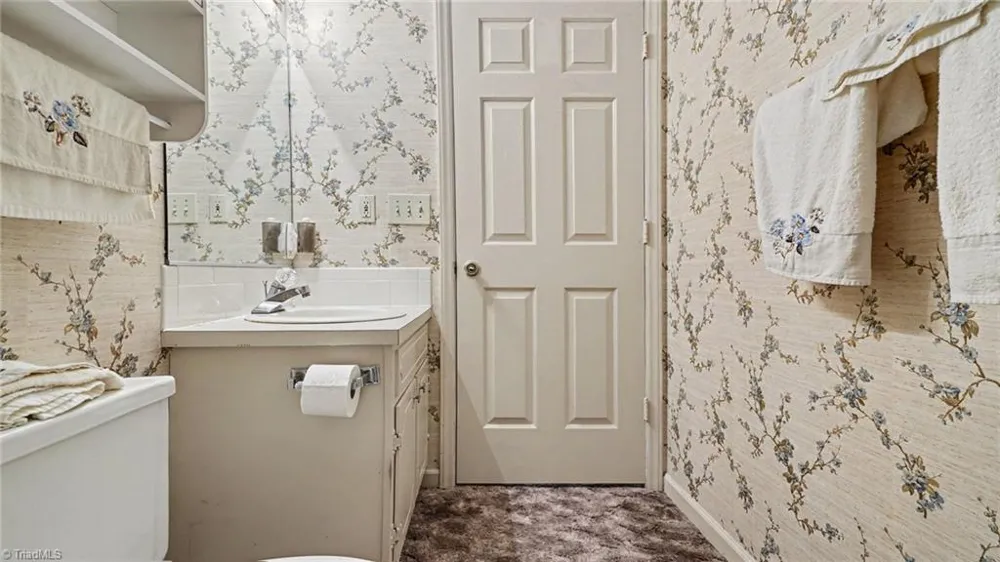 1001 Rock Knoll Court #228 Winston-Salem, NC 27107