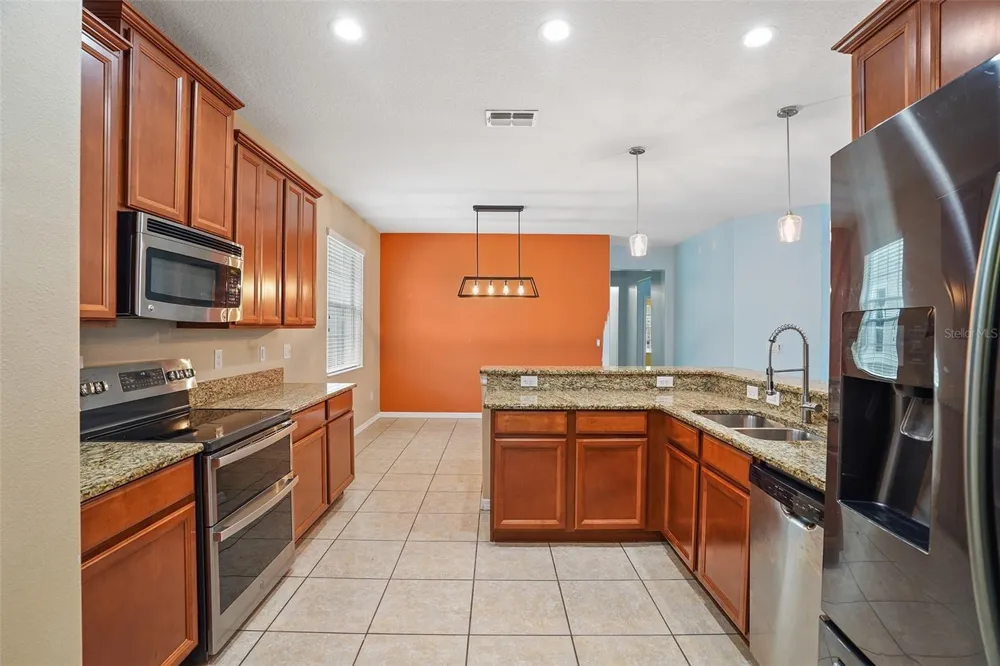 3205 BAYFLOWER AVE St Cloud, FL 34773