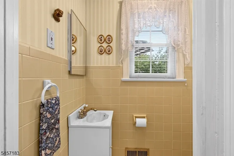 665 Fairfield Way Union, NJ 07083