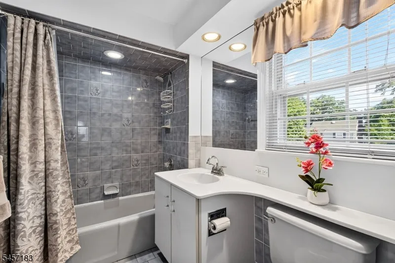 665 Fairfield Way Union, NJ 07083