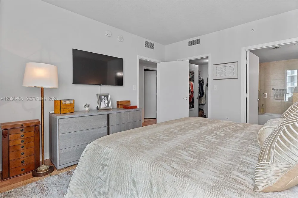 9066 SW 73rd Ct #1809 Miami, FL 33156