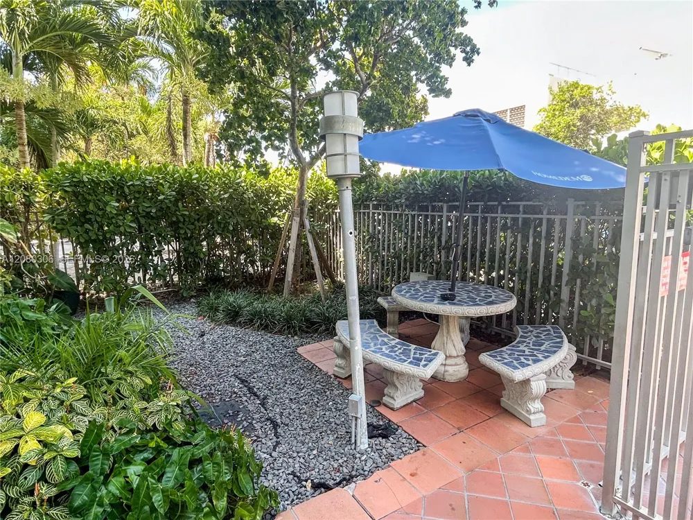 1218 Drexel Ave #204 Miami Beach, FL 33139
