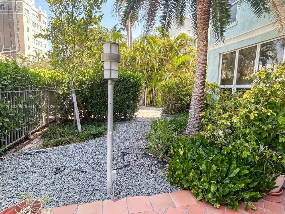1218 Drexel Ave #204 Miami Beach, FL 33139