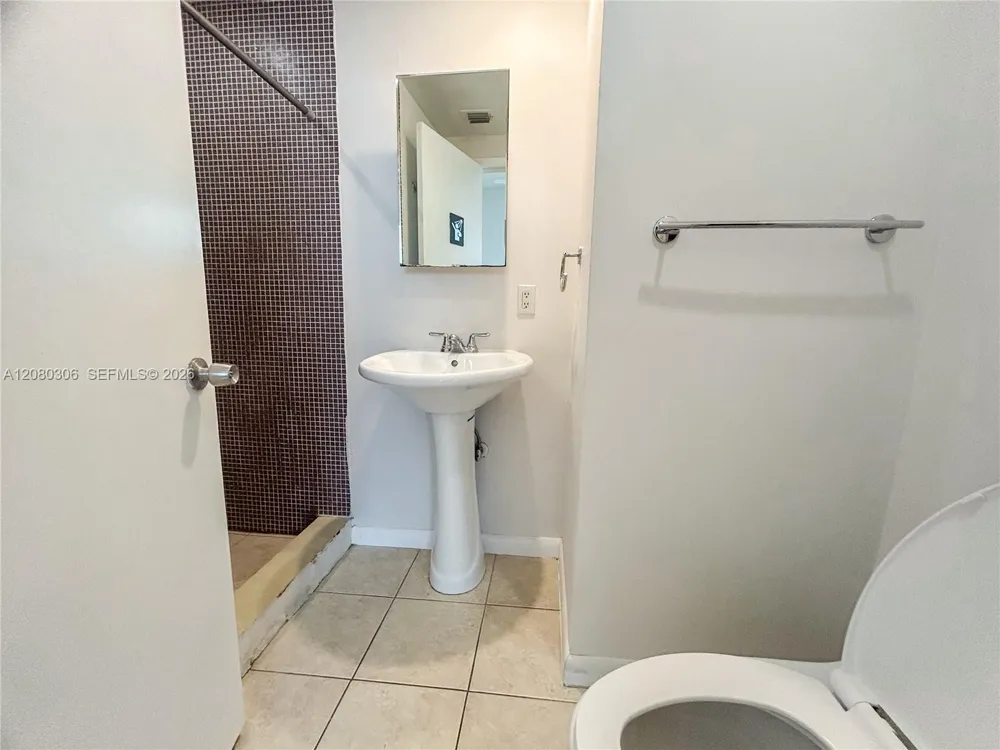 1218 Drexel Ave #204 Miami Beach, FL 33139