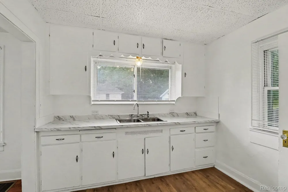 2200 S Term Street Burton City, MI 48519