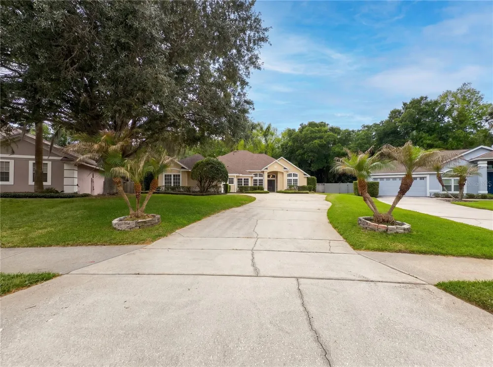 680 MACGLENROSS DRIVE Oviedo, FL 32765