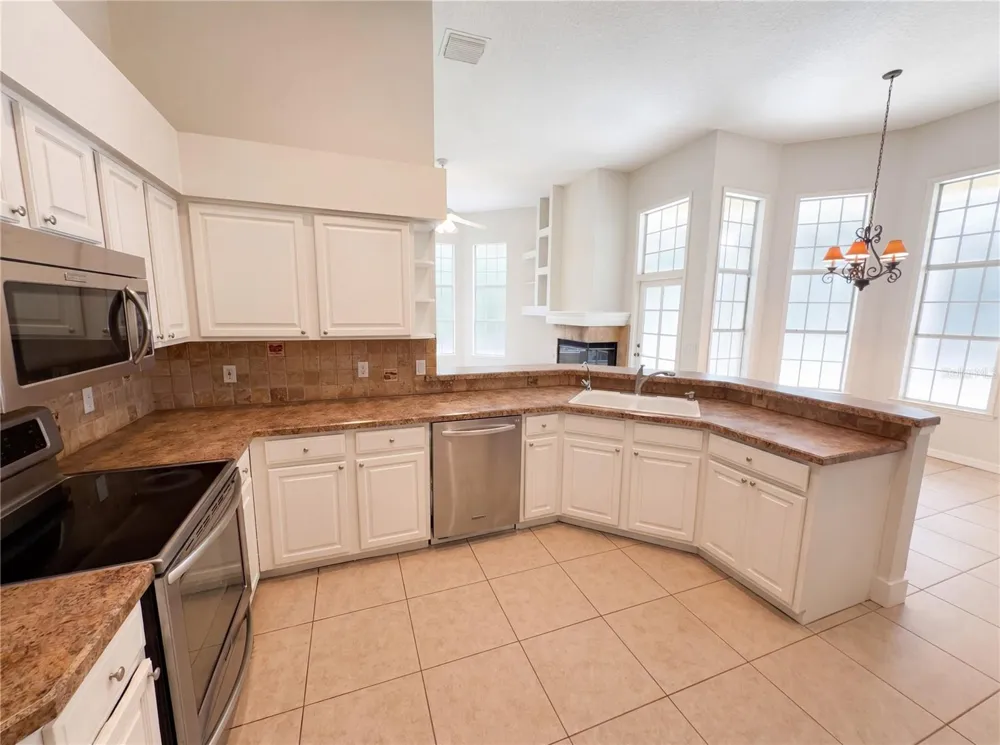 680 MACGLENROSS DRIVE Oviedo, FL 32765