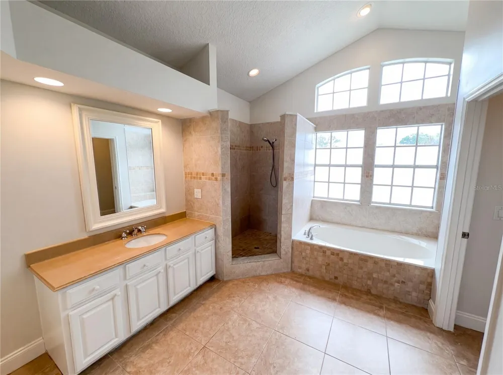 680 MACGLENROSS DRIVE Oviedo, FL 32765