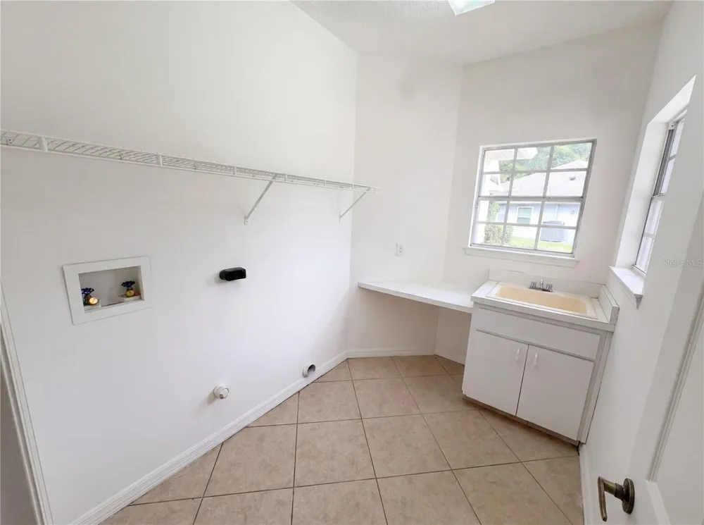 680 MACGLENROSS DRIVE Oviedo, FL 32765