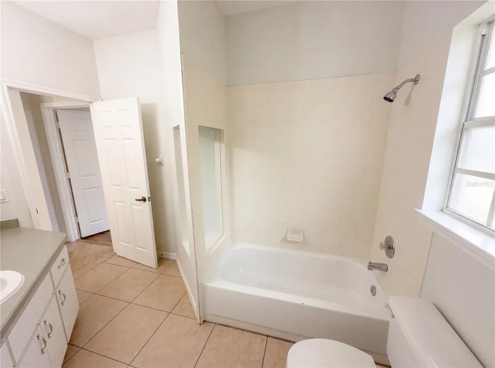680 MACGLENROSS DRIVE Oviedo, FL 32765