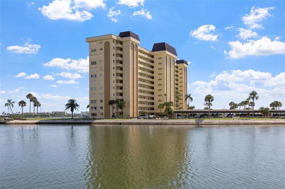 4775 COVE CIRCLE #202 St Petersburg, FL 33708
