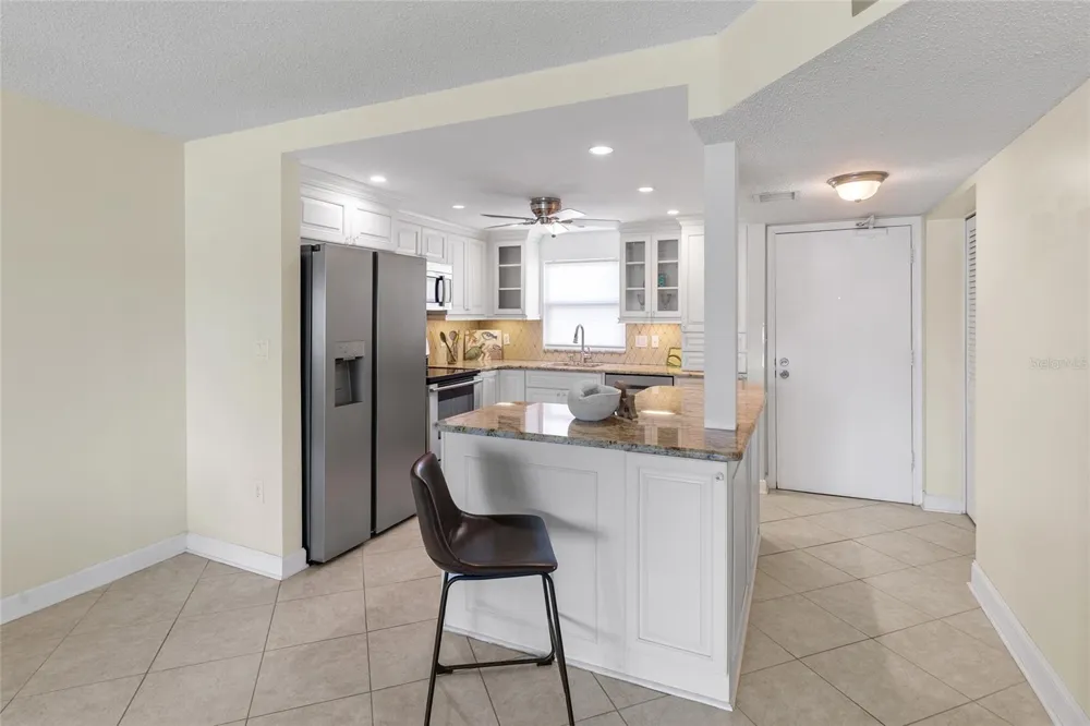 4775 COVE CIRCLE #202 St Petersburg, FL 33708