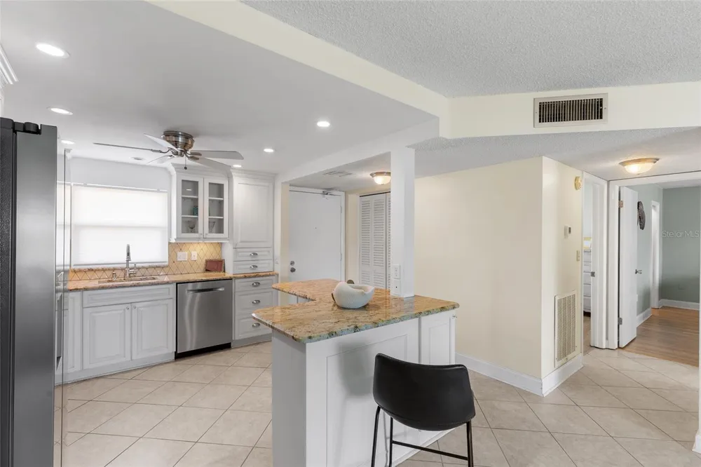 4775 COVE CIRCLE #202 St Petersburg, FL 33708