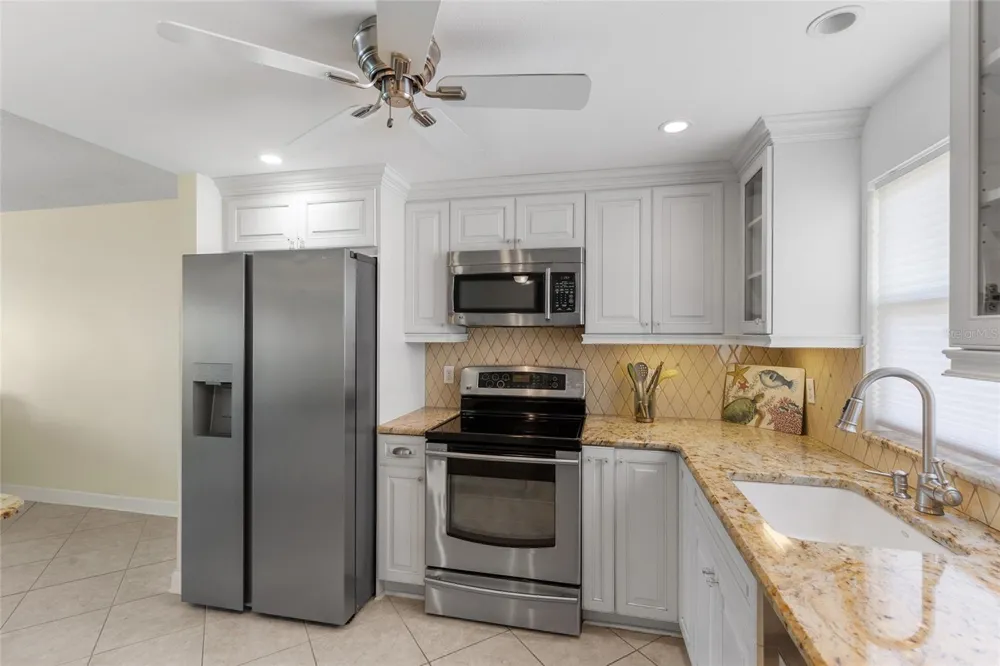 4775 COVE CIRCLE #202 St Petersburg, FL 33708