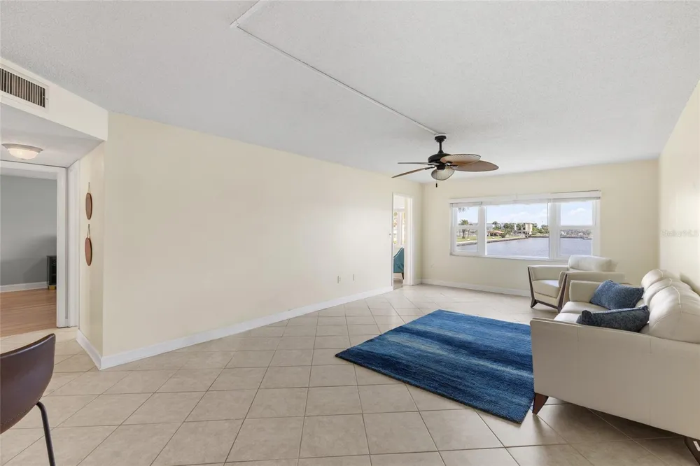 4775 COVE CIRCLE #202 St Petersburg, FL 33708