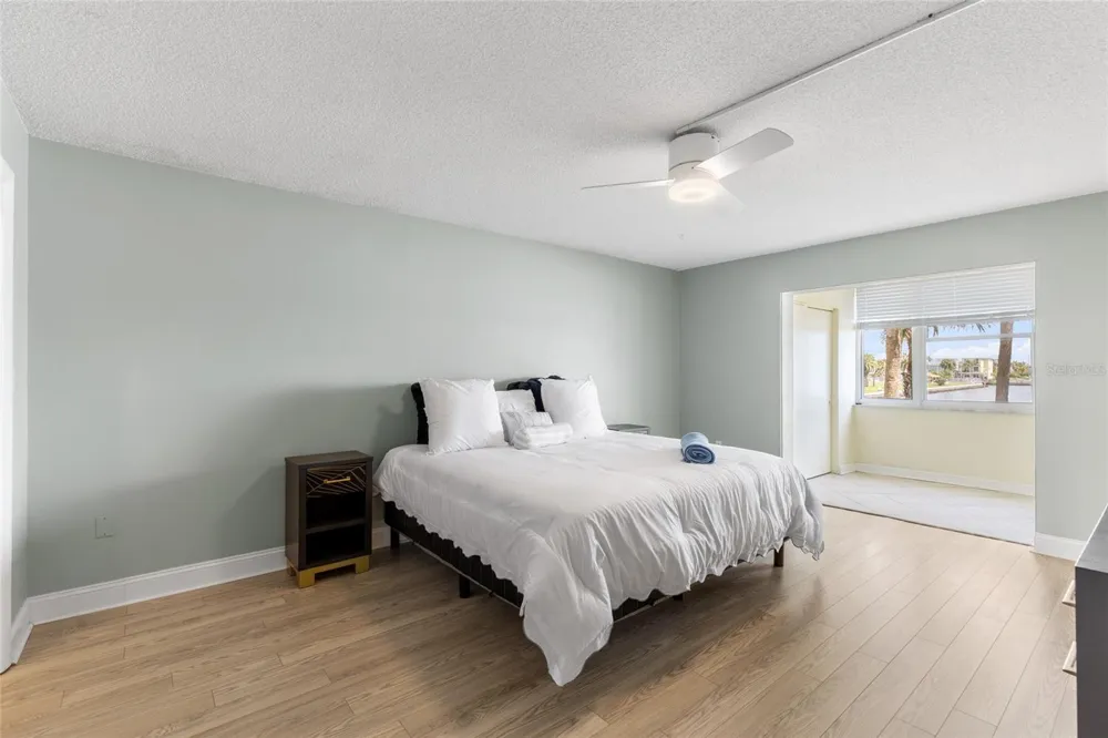 4775 COVE CIRCLE #202 St Petersburg, FL 33708