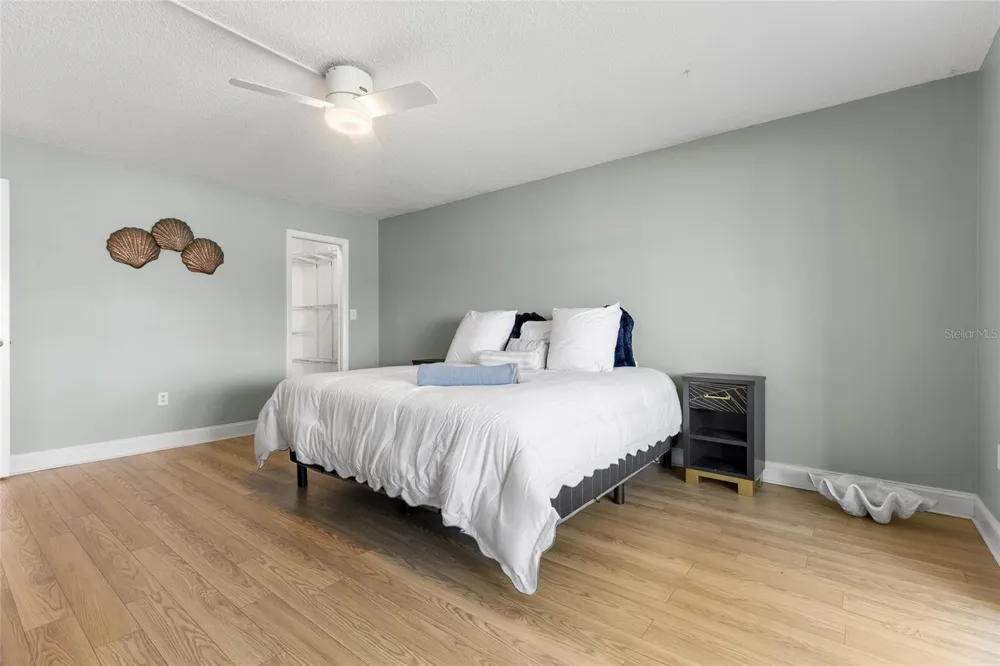 4775 COVE CIRCLE #202 St Petersburg, FL 33708