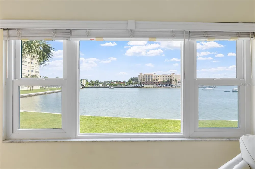 4775 COVE CIRCLE #202 St Petersburg, FL 33708