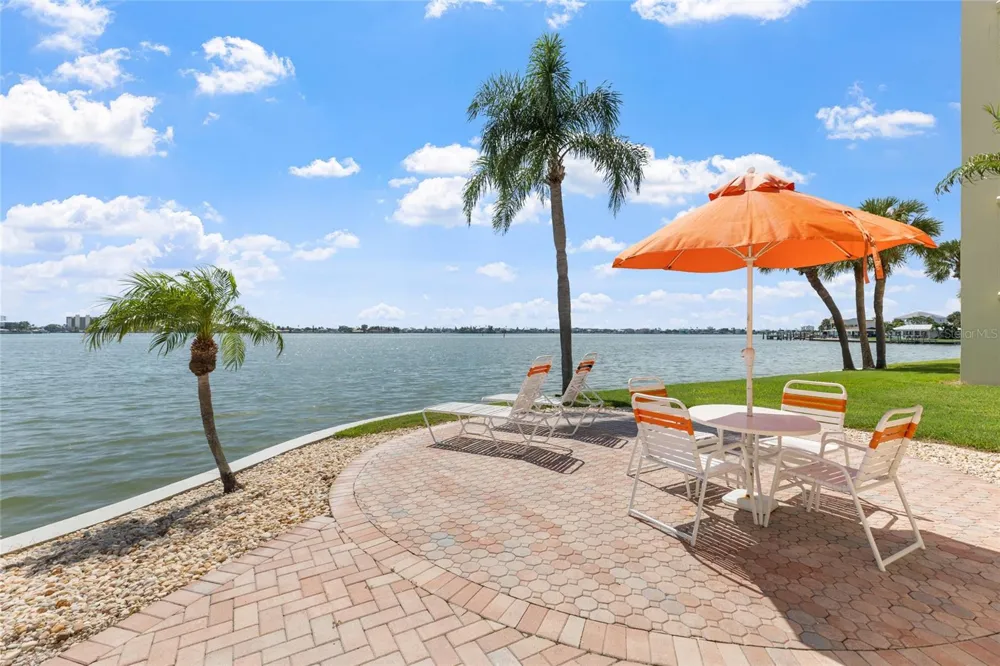 4775 COVE CIRCLE #202 St Petersburg, FL 33708