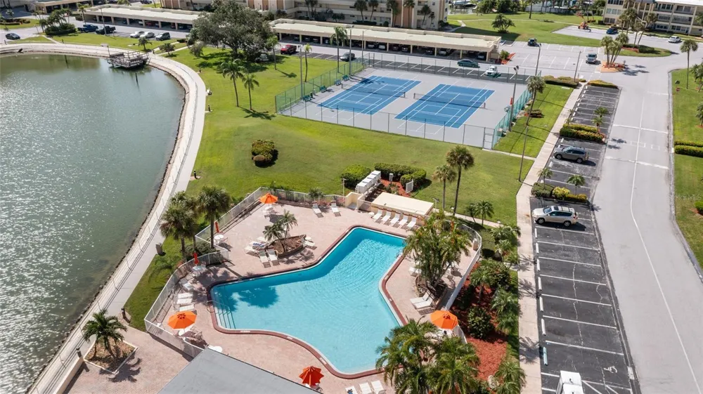 4775 COVE CIRCLE #202 St Petersburg, FL 33708