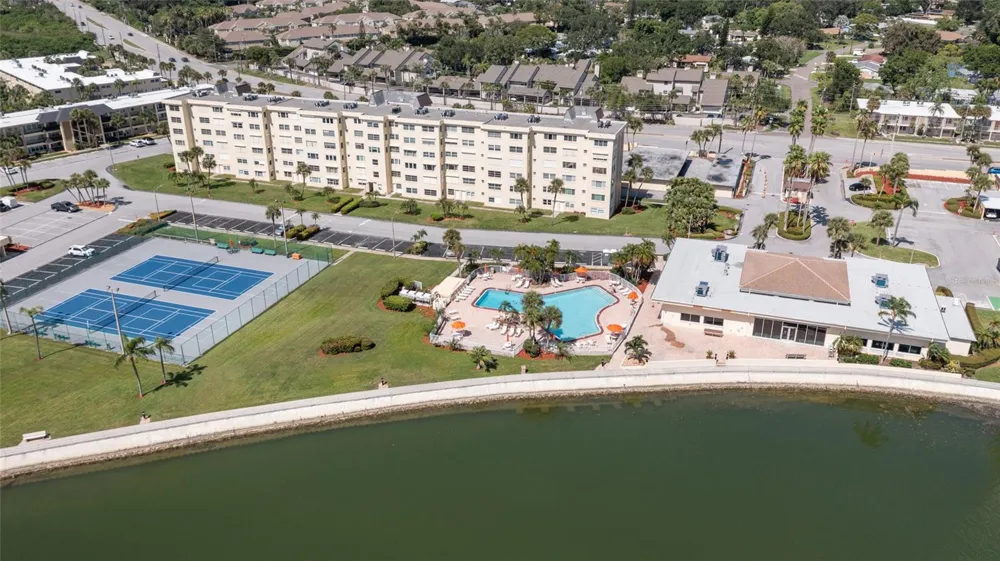 4775 COVE CIRCLE #202 St Petersburg, FL 33708