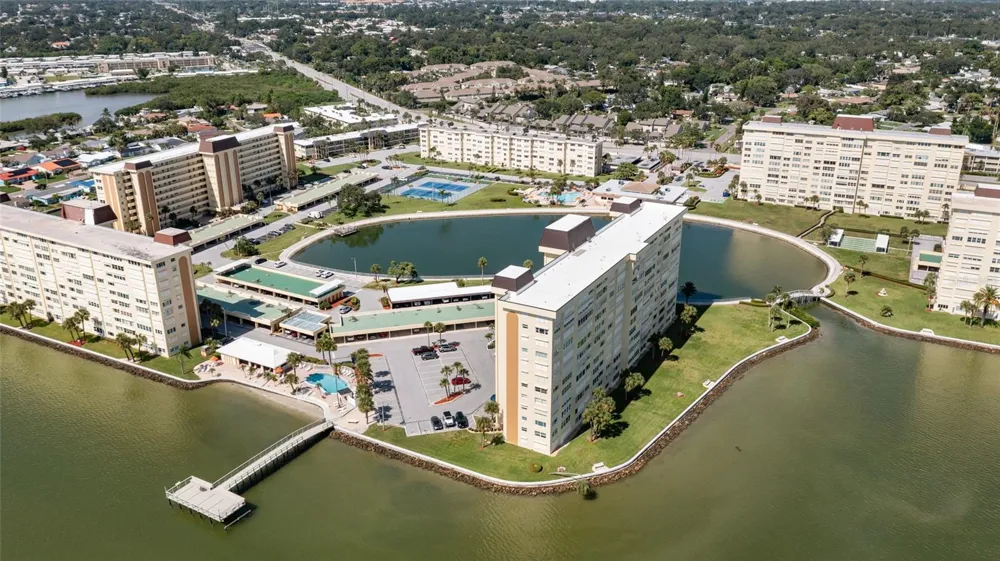 4775 COVE CIRCLE #202 St Petersburg, FL 33708