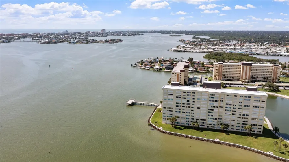 4775 COVE CIRCLE #202 St Petersburg, FL 33708