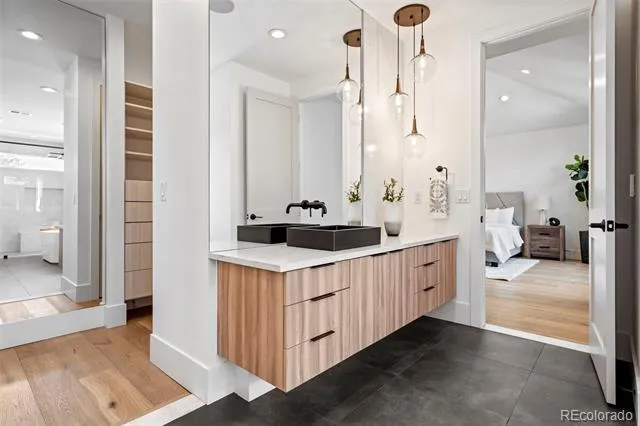959 S Vine Street Denver, CO 80209