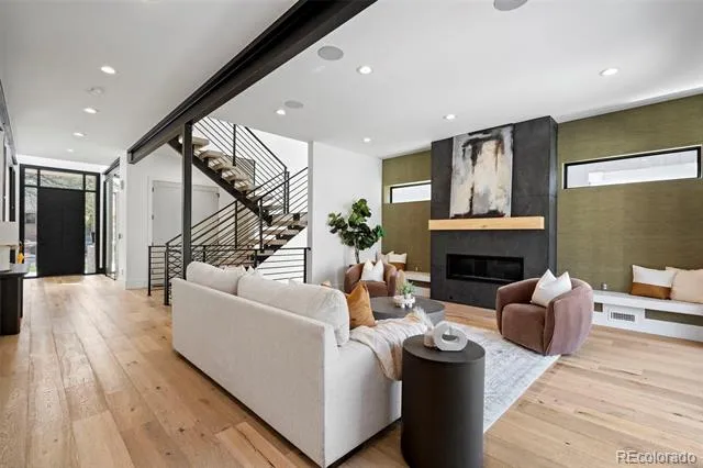 959 S Vine Street Denver, CO 80209