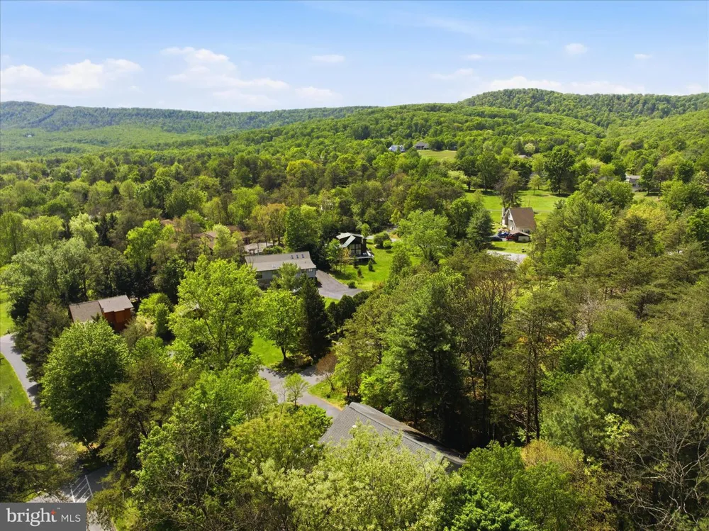 530 TECUMSEH TRL Hedgesville, WV 25427