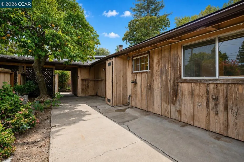 3214 Pine St. Martinez, CA 94553
