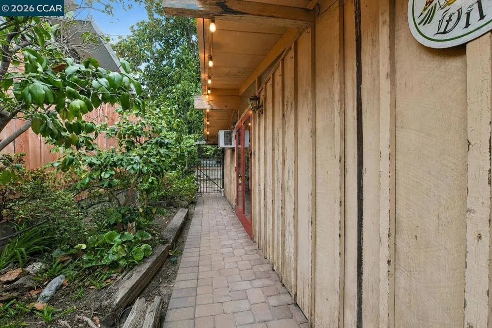 3214 Pine St. Martinez, CA 94553