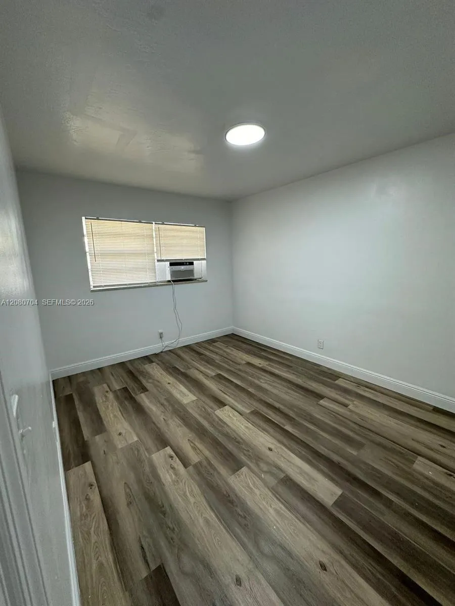 319 NE 2nd St #4 Hallandale Beach, FL 33009