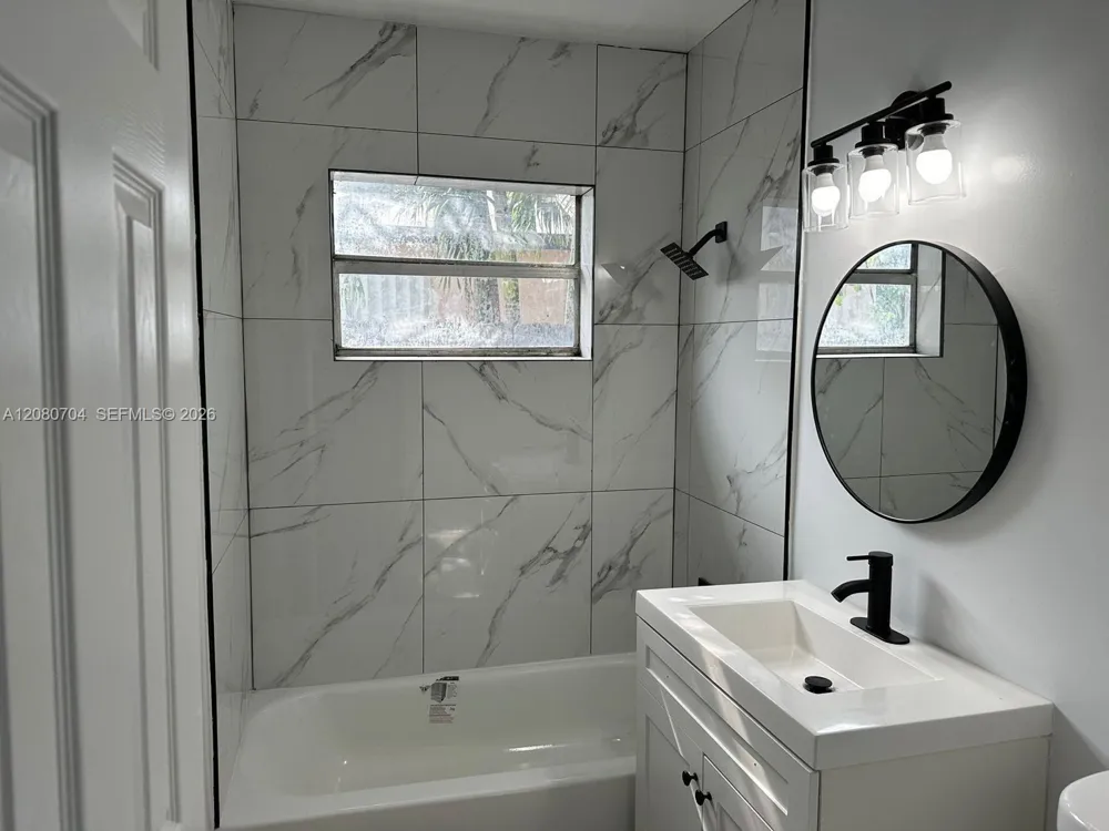 319 NE 2nd St #4 Hallandale Beach, FL 33009
