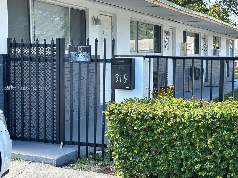 319 NE 2nd St #4 Hallandale Beach, FL 33009