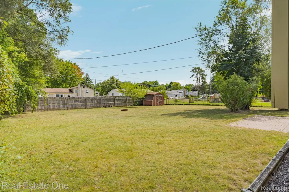 348 Decca Drive White Lake Charter Township, MI 48386