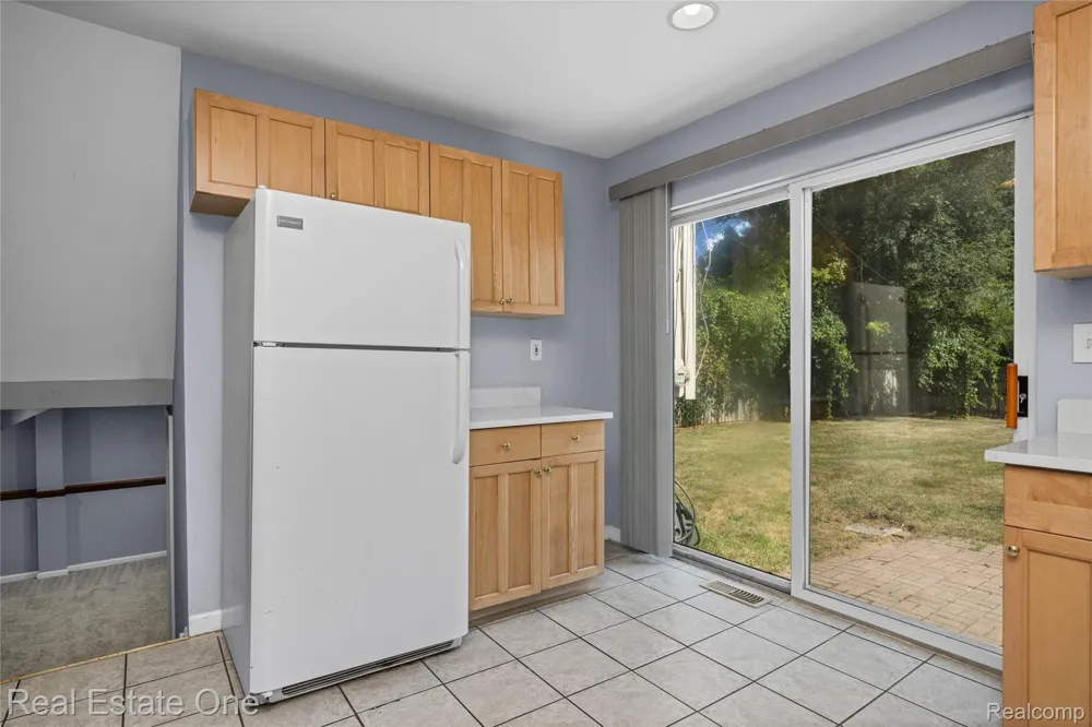 348 Decca Drive White Lake Charter Township, MI 48386