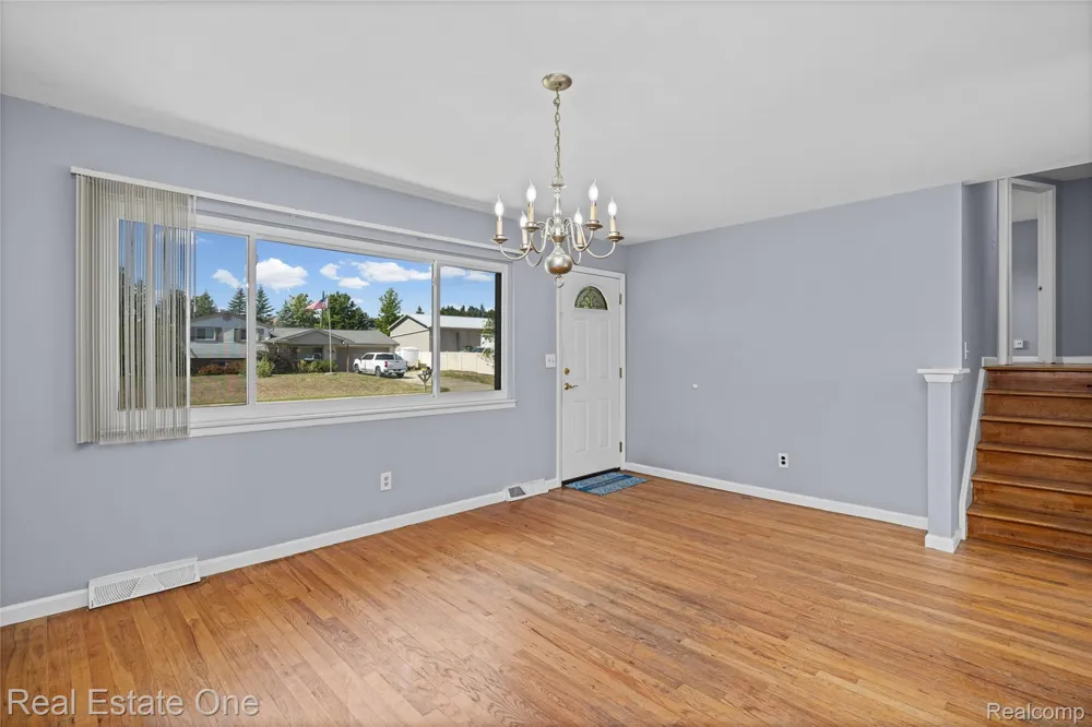 348 Decca Drive White Lake Charter Township, MI 48386