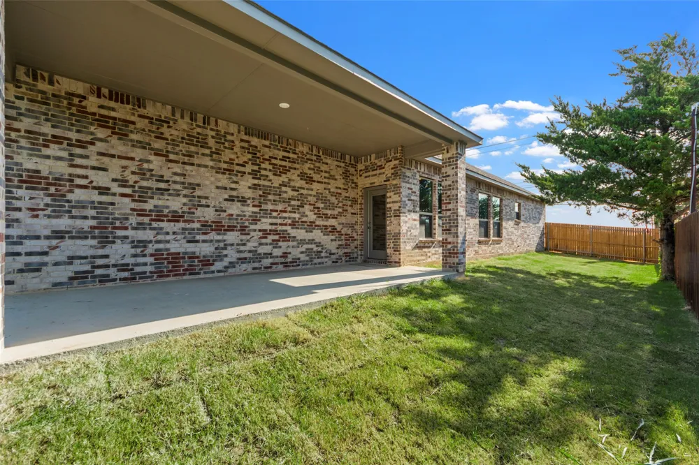 2201 UHL ROAD Glenn Heights, TX 75154