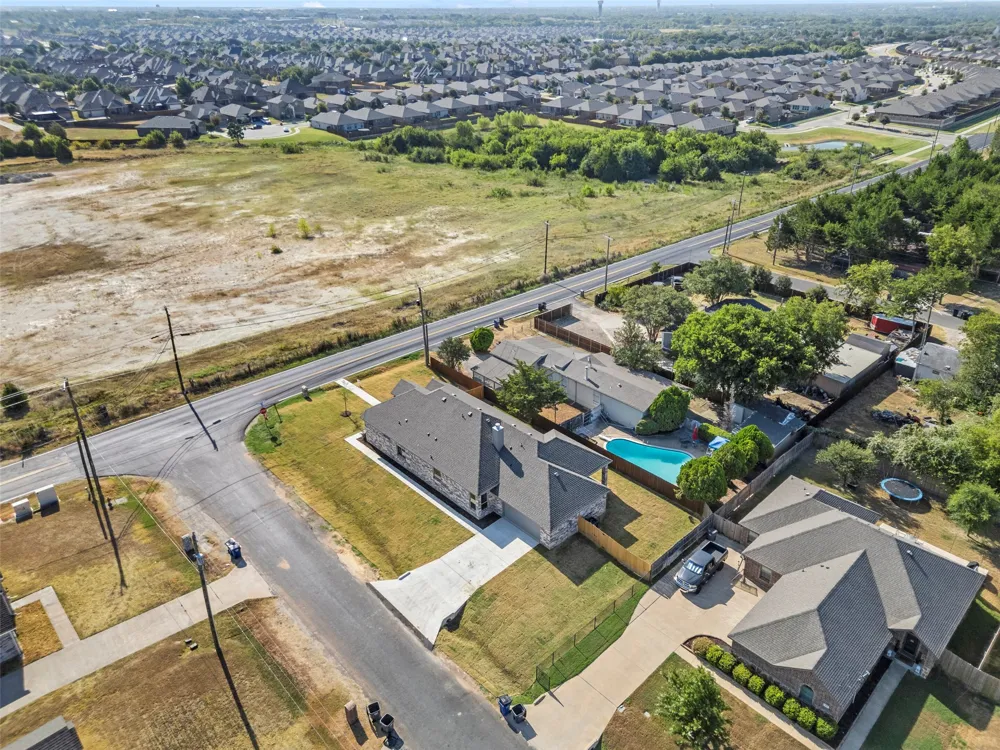 2201 UHL ROAD Glenn Heights, TX 75154