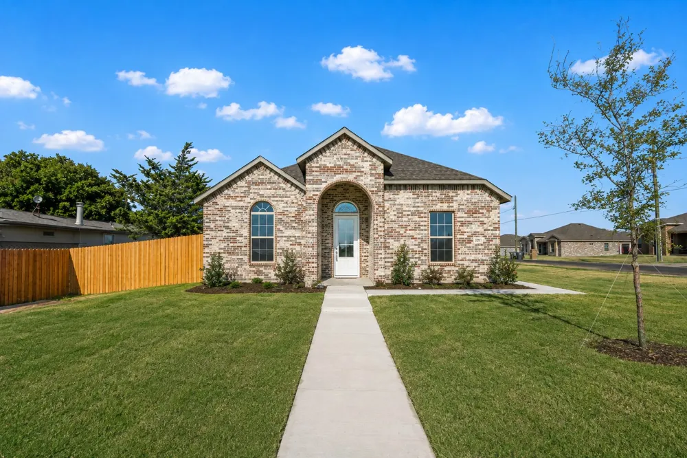2201 UHL ROAD Glenn Heights, TX 75154