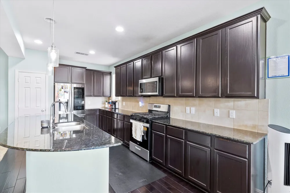 7230 Lake Hill Trail Sachse, TX 75048