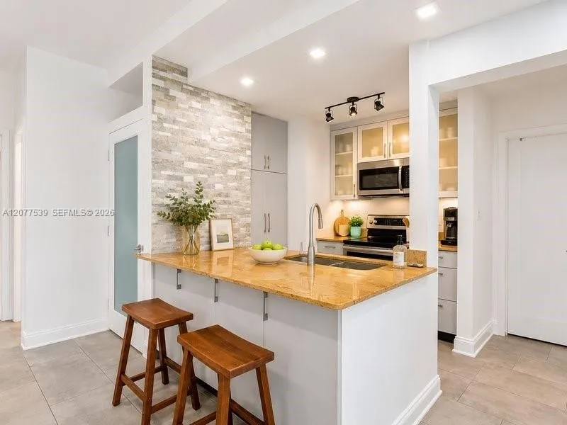 910 Bay Dr #15 Miami Beach, FL 33141