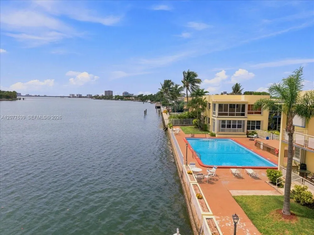 910 Bay Dr #15 Miami Beach, FL 33141