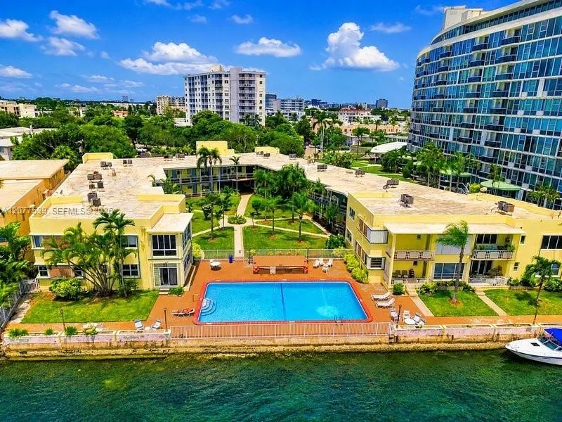 910 Bay Dr #15 Miami Beach, FL 33141