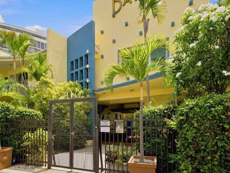 910 Bay Dr #15 Miami Beach, FL 33141